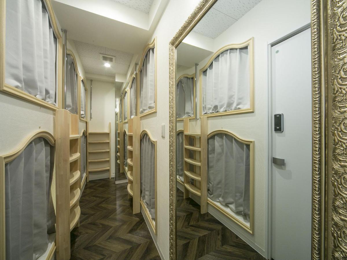 Hostal Alice In The Mirror Caters To Women *