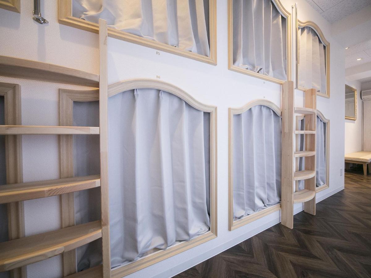Hostal Alice In The Mirror Caters To Women *