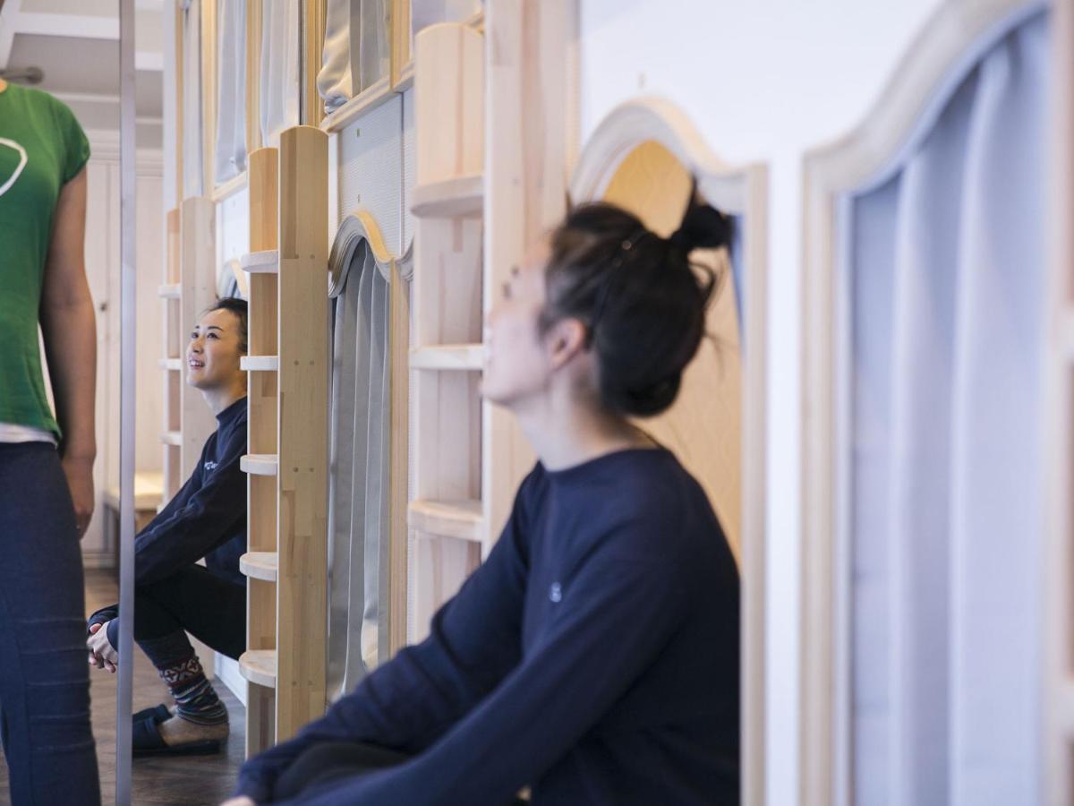 Hostal Alice In The Mirror Caters To Women