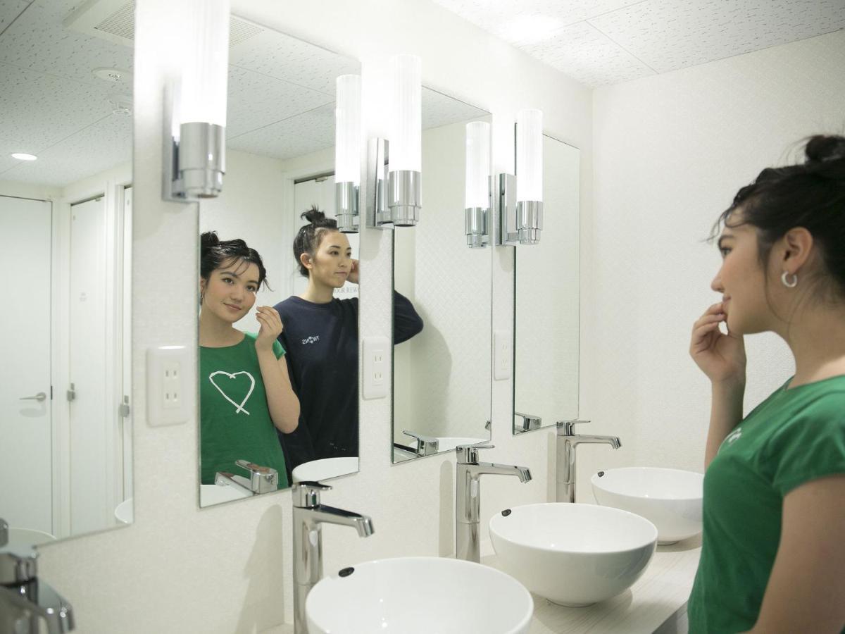 Alice In The Mirror Caters To Women * Tokio